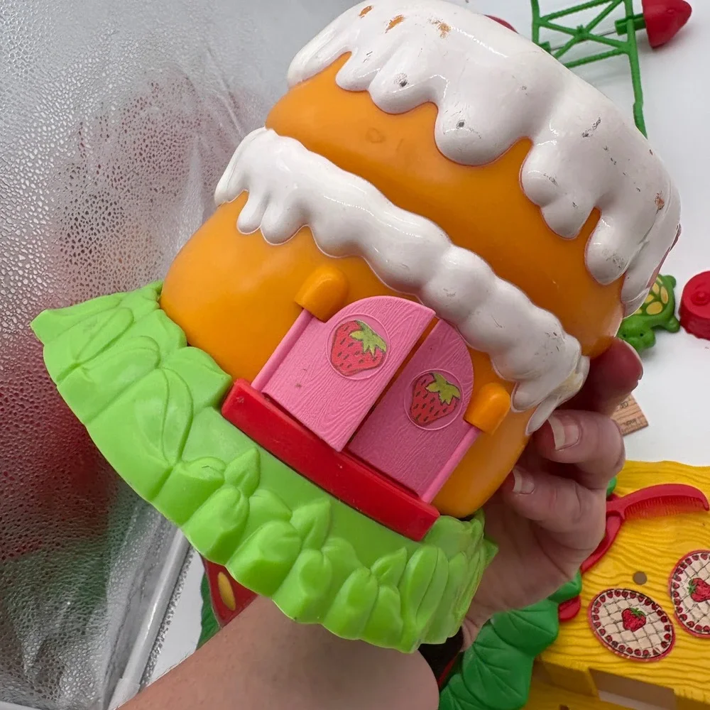 Vintage 1980s‎ Strawberry Shortcake Berry Bake Shoppe & Snail Cart Playset Lot